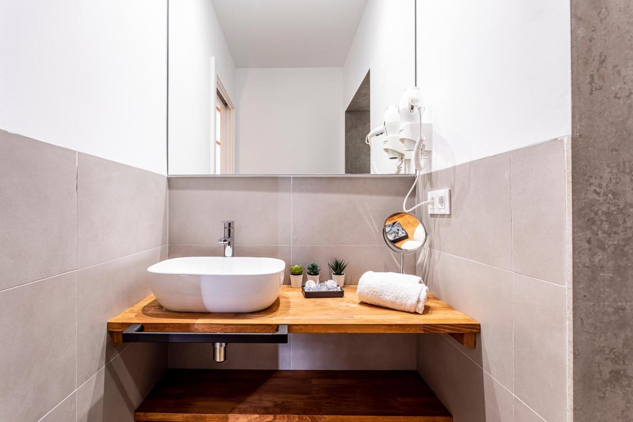 Puerto Beach Suites Valencia Eksteriør billede